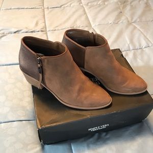 Simply Vera Wang brown suede booties